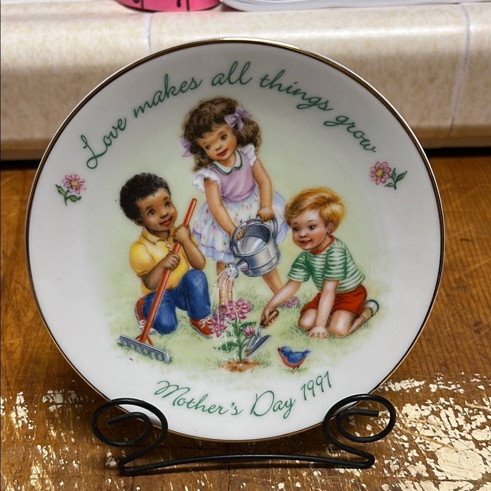 AVON Mother's Day 1991 Decorative Plate - Picture 1 of 6